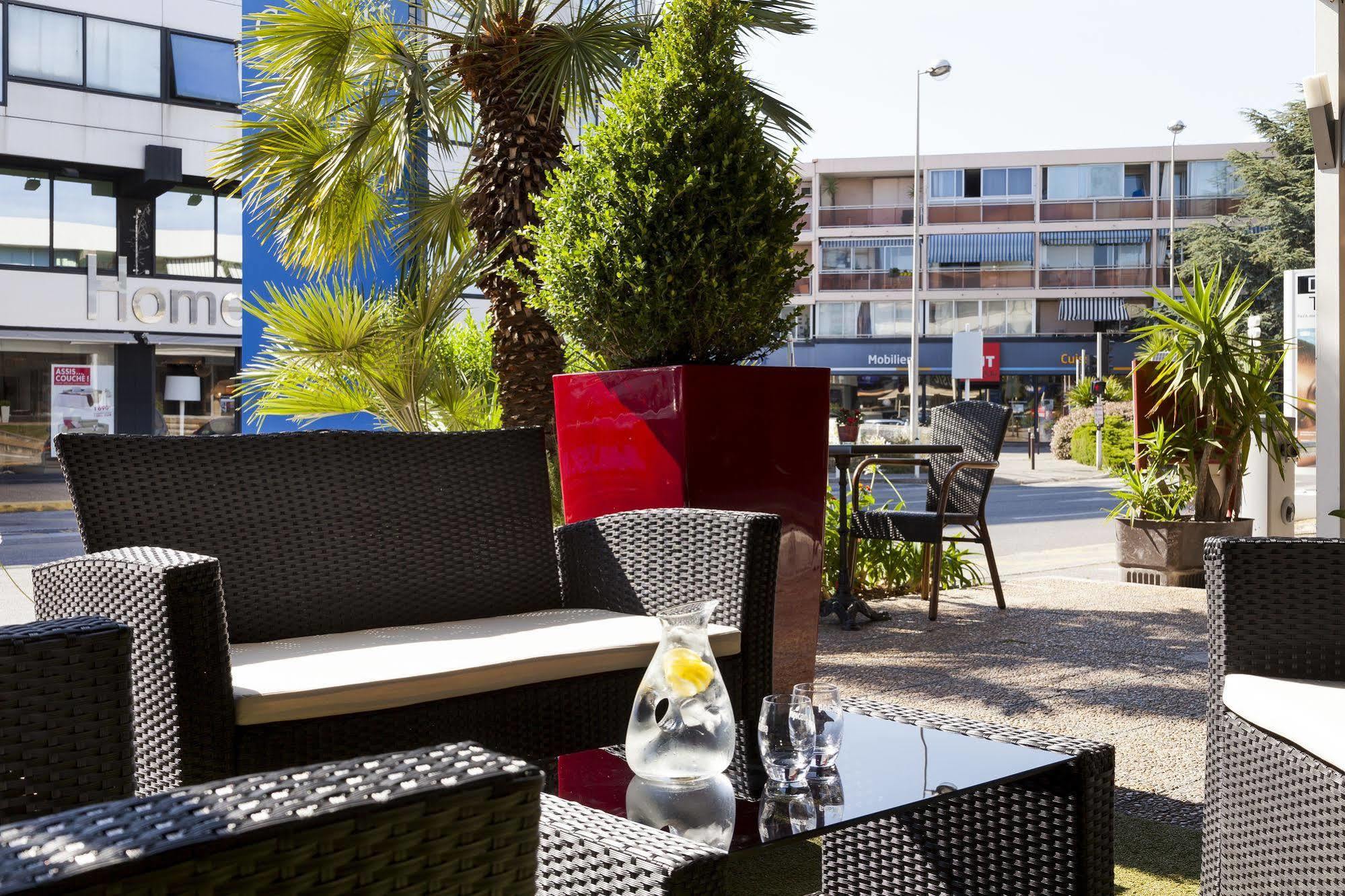 The Originals City, Hotel Galaxie, Nice Aeroport Saint-Laurent-du-Var Exterior photo